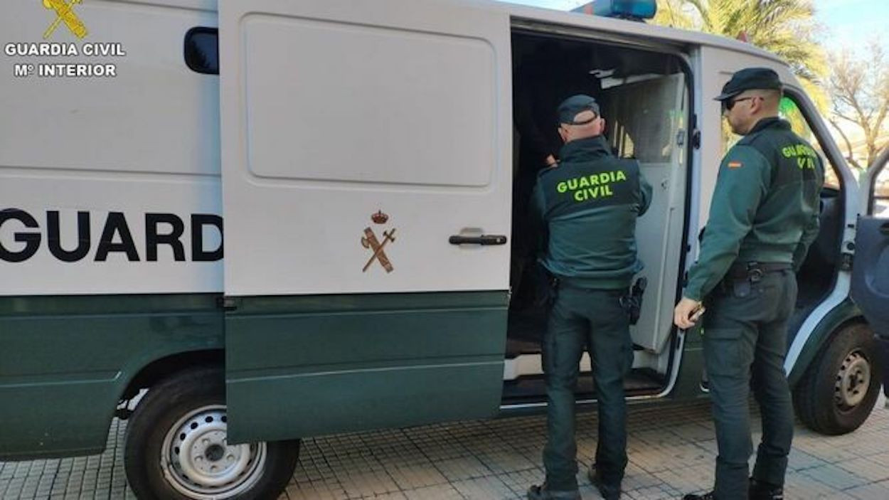 Dos agentes de la Guardia Civil / GUARDIA CIVIL