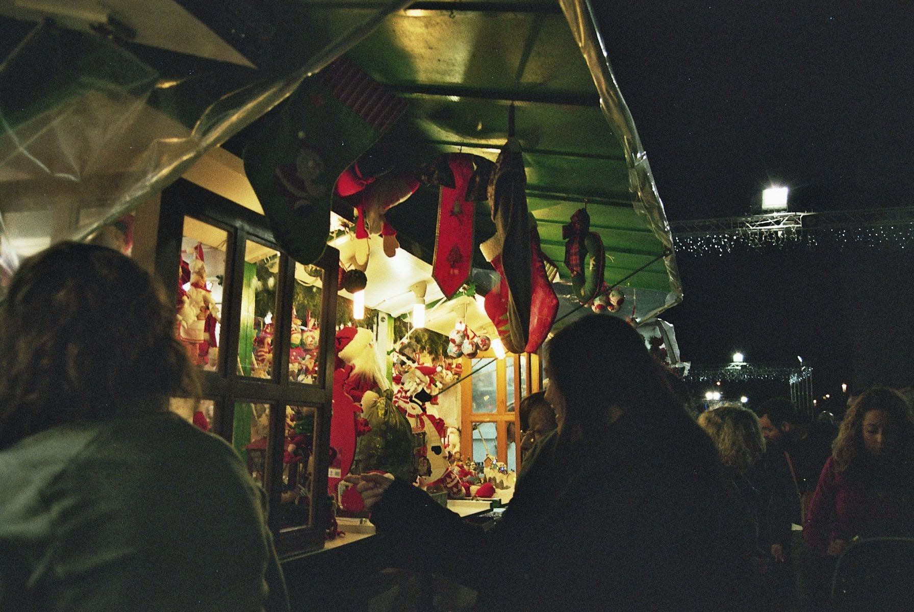 Ambiente en una de las ediciones de la tradicional feria navideña de Santa Llúcia / E.G