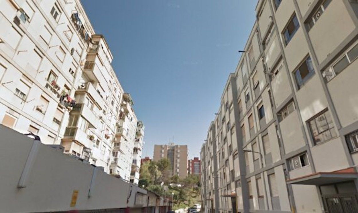 Edificios en Ciutat Meridiana, donde nació el programa 'A-porta' / ARCHIVO