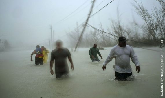 Fotografía de Ramon Espinosa de los efectos del huracán Dorian en septiembre de 2019 / WORLD PRESS PHOTO