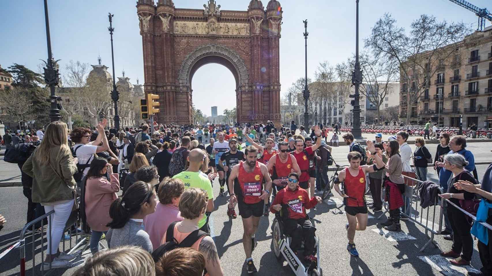 Participantes en una de las ediciones de la maratón de Barcelona / ZURICH MARATÓ BARCELONA