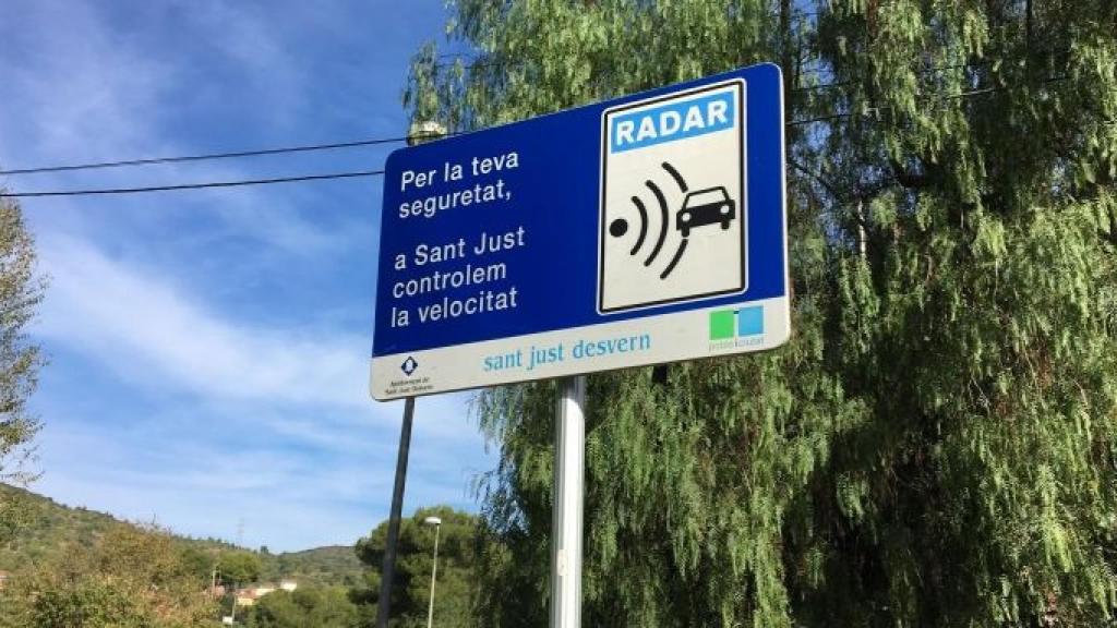 Cartel de advertencia de radar en Sant Just / MA