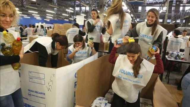 Una decena de voluntarias en el 'Gran Recapte dels Aliments' / BANCO DE ALIMENTOS