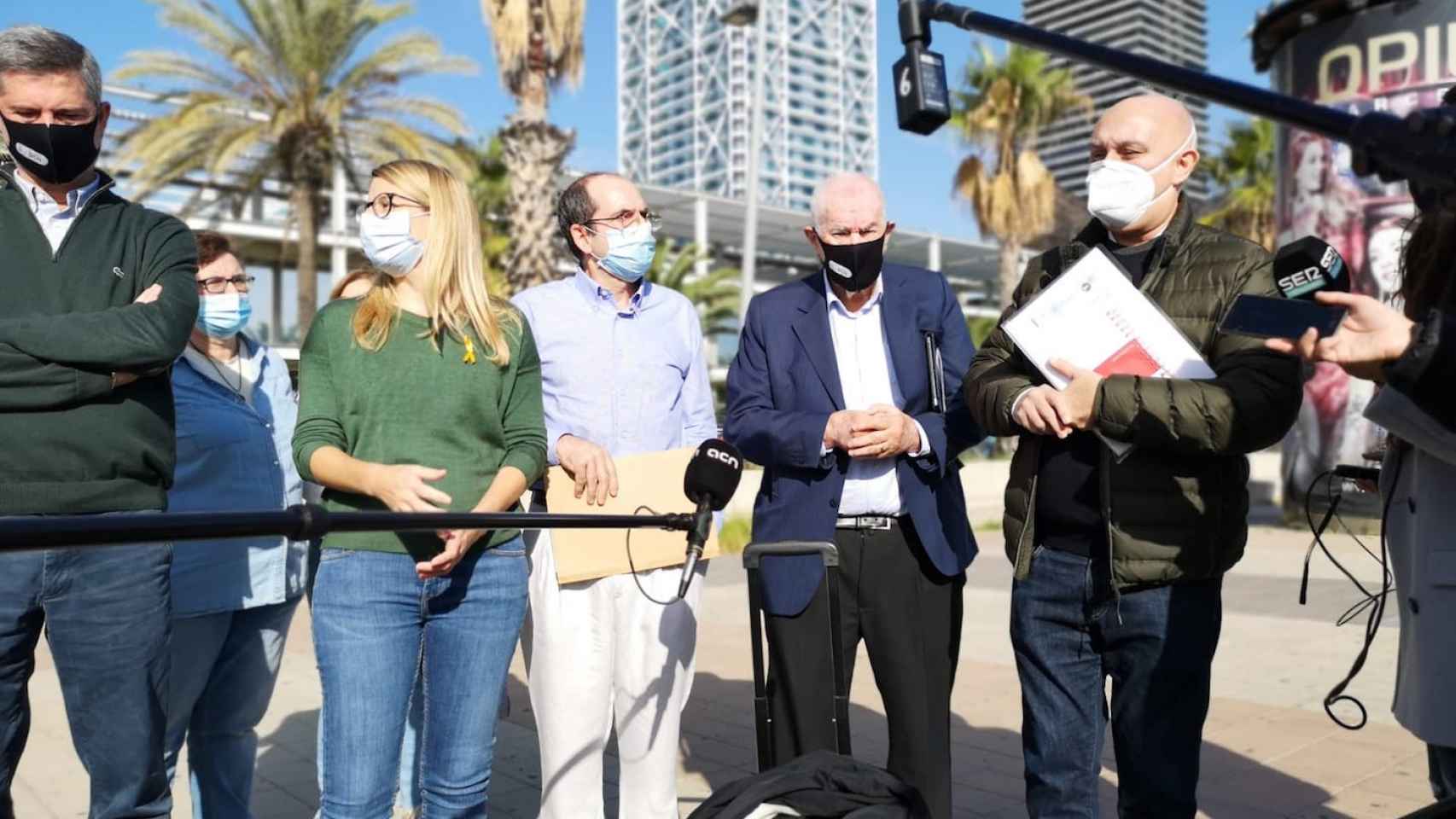 Representantes vecinales con Ernest Maragall y Elsa Artadi en el frente marítimo / ERC