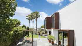 Exterior de una vivienda de lujo situada a la afueras de Barcelona / ARQUITECTURA Y DISEÑO