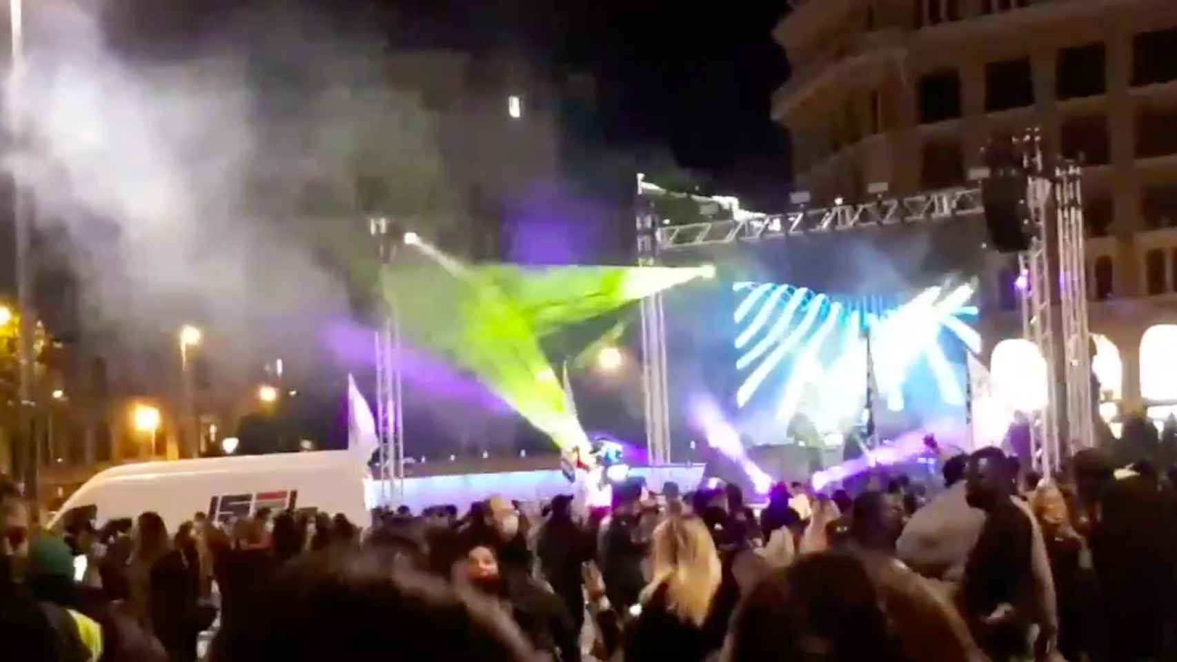 Discoteca improvisada en plaza Catalunya