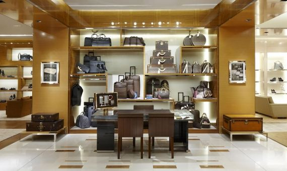 Interior de una tienda de Louis Vuitton, similar a la de Barcelona / LOUIS VUITTON