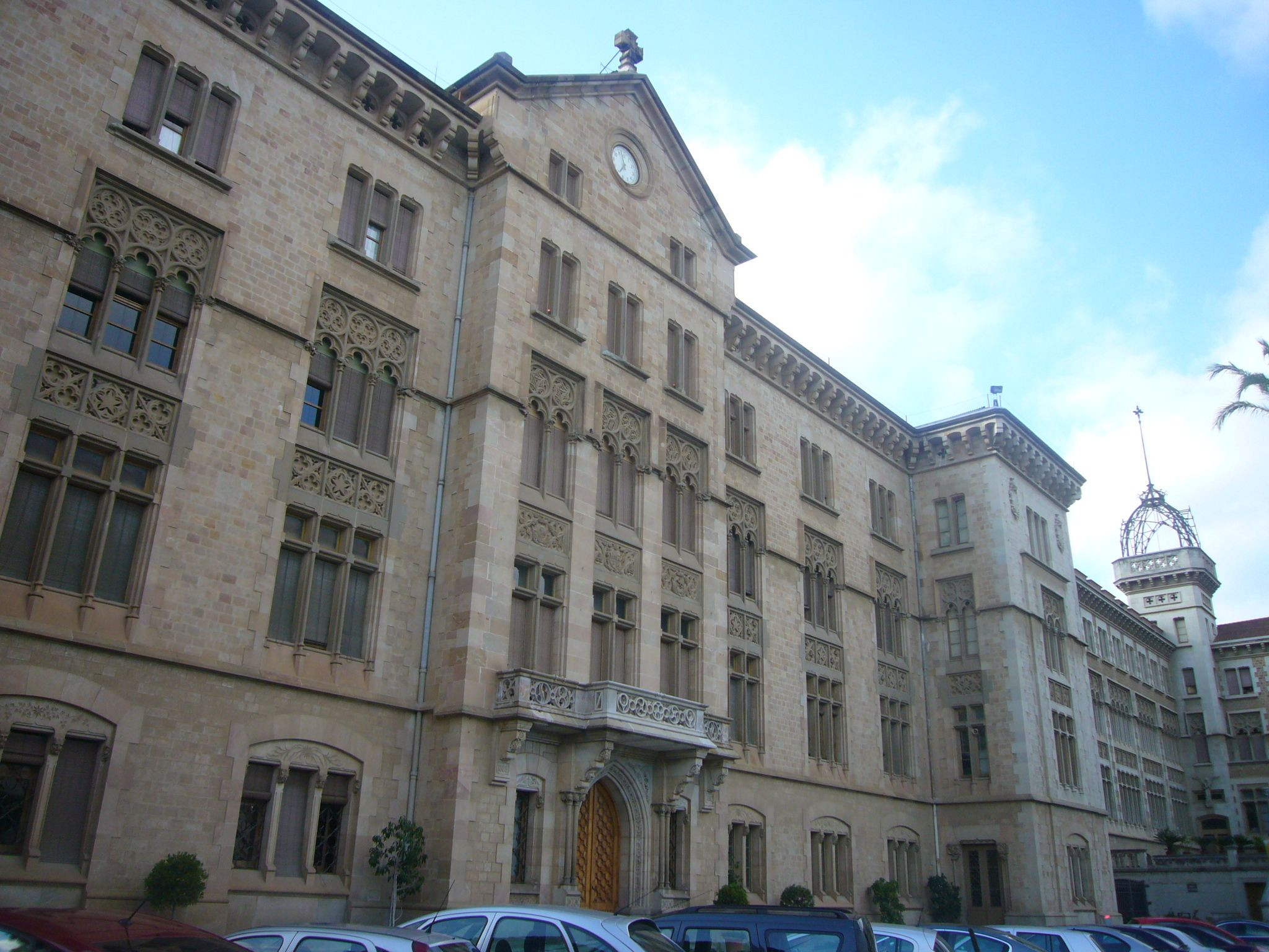 Fachada de la Salle Bonanova, colegio barcelonés al que pertenece un entrenador acusado de abuso sexual / WIKIPEDIA