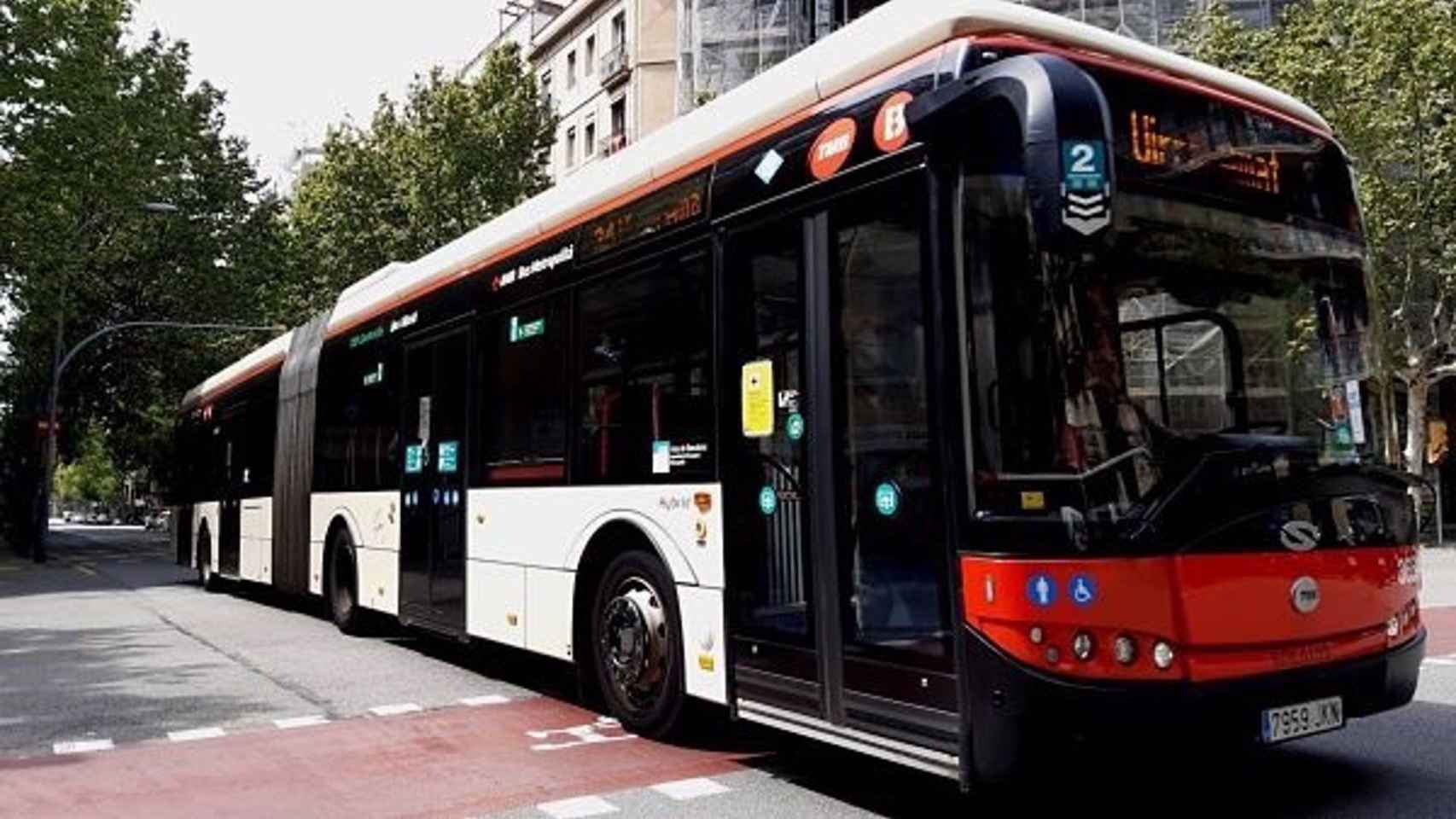 Uno de los autobuses en los que TMB estudia implantar videovigilancia para prevenir el acoso sexual / TMB