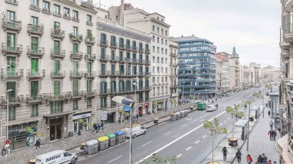 Recreación del diseño de la ronda de la Universitat, tras la reforma planteada, donde no se plantea un carril bici / AYUNTAMIENTO DE BARCELONA