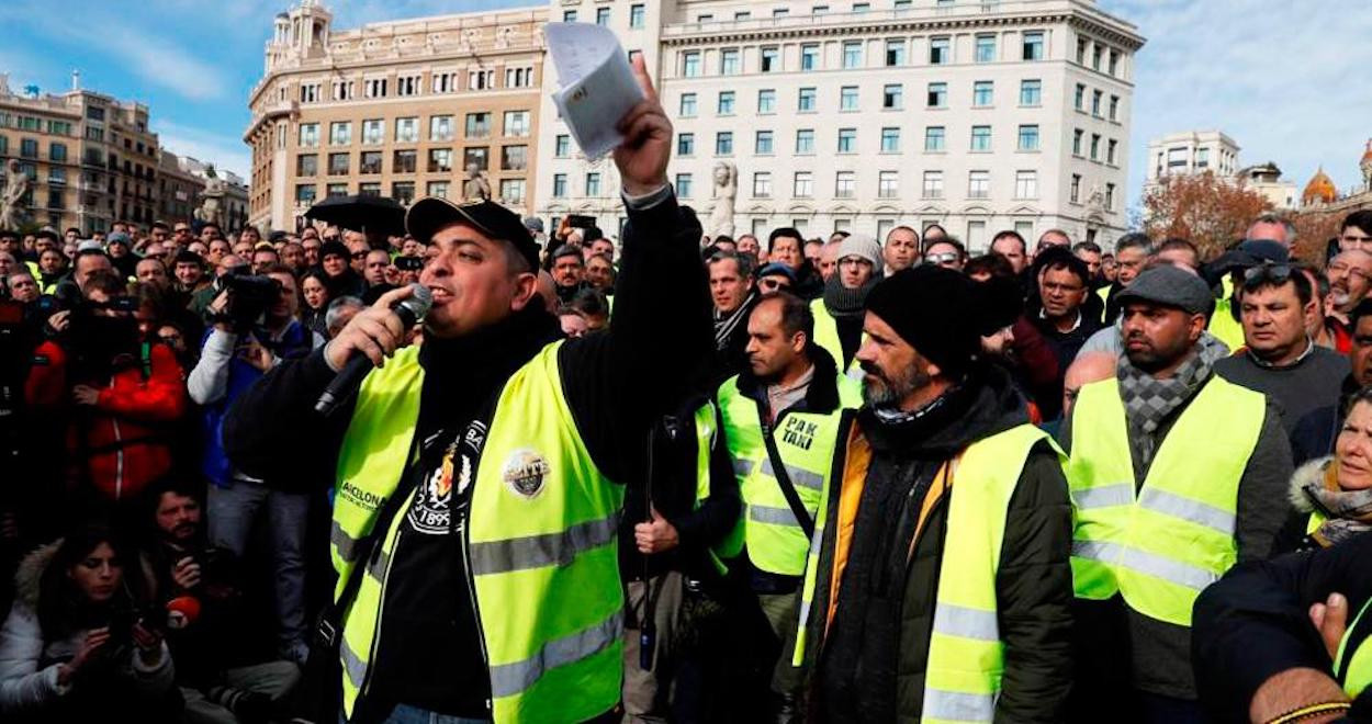 Manifestación de Élite Taxi en plaza Catalunya, antes de que Uber abandonase Barcelona en 2019 / EFE