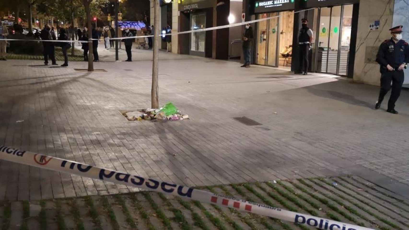 Zona acordonada por la policía en la que se produjeron los disparos al sintecho / MA