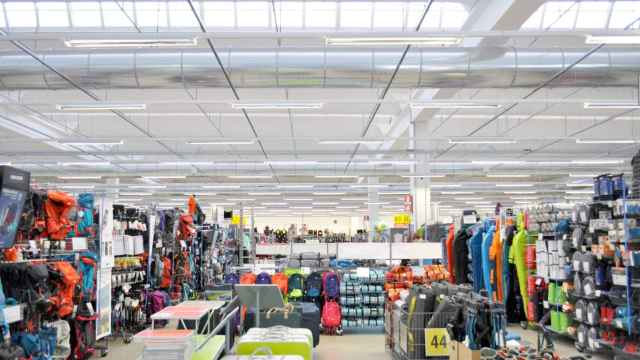 Interior de un comercio de Decathlon / ARCHIVO