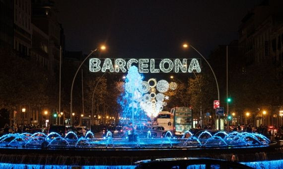 Encendido de luces de Navidad en la Gran Via de les Corts Catalanes de Barcelona / PABLO MIRANZO