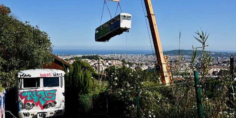 Convoyes del funicular cuando fueron retirados en 2019 / AYUNTAMIENTO DE BCN