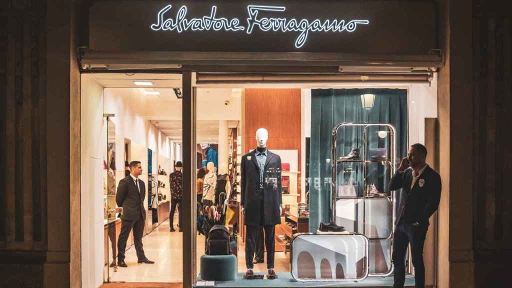 Exterior de la tienda de lujo Salvatore Ferragamo, situada en Paseo de Gràcia / PASSEIG DE GRÀCIA