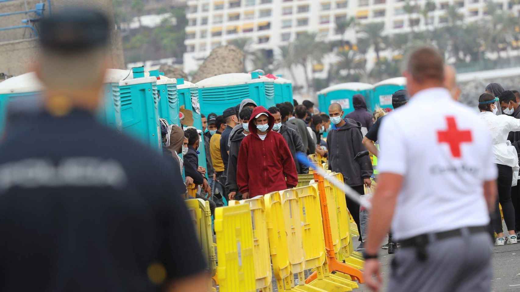 Inmigrantes en el muelle de Arguineguín en Gran Canaria