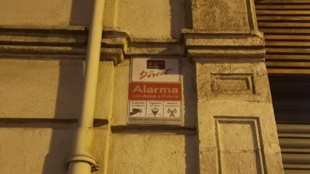 Placa de la empresa Securitas Direct en la calle Pau Claris de Barcelona / G.A