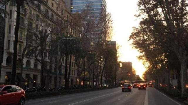 Atardecer en la avenida Diagonal / PM