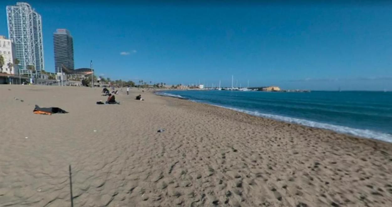 La playa del Somorrostro de Barcelona, donde estará prohibido fumar a partir de verano / GOOGLE STREET VIEW