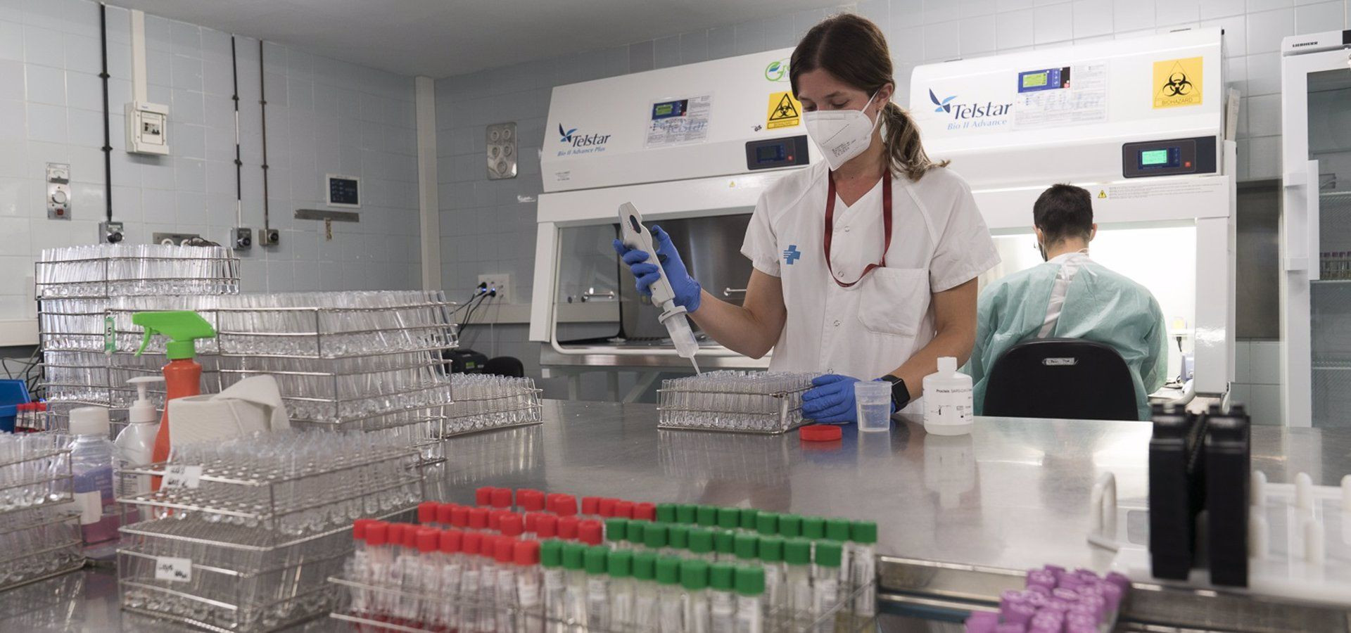 Laboratorio de análisis de PCR en el Hospital Universitari de Bellvitge (HUB), en L'Hospitalet de Llobregat (Barcelona), en una imagen de septiembre del 2020. - HOSPITAL UNIVERSITARI DE BELLVITGE - Archivo