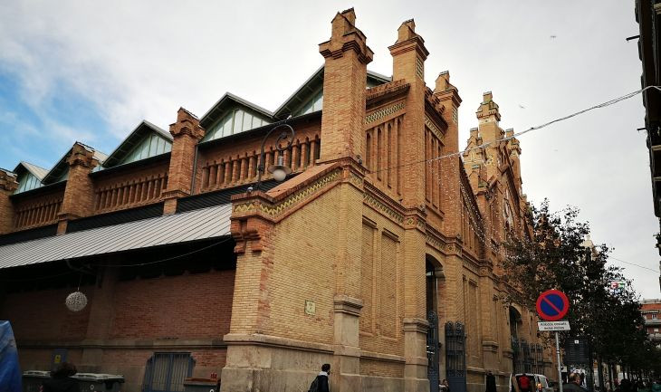 Fachada del mercado de Sants / INMA SANTOS