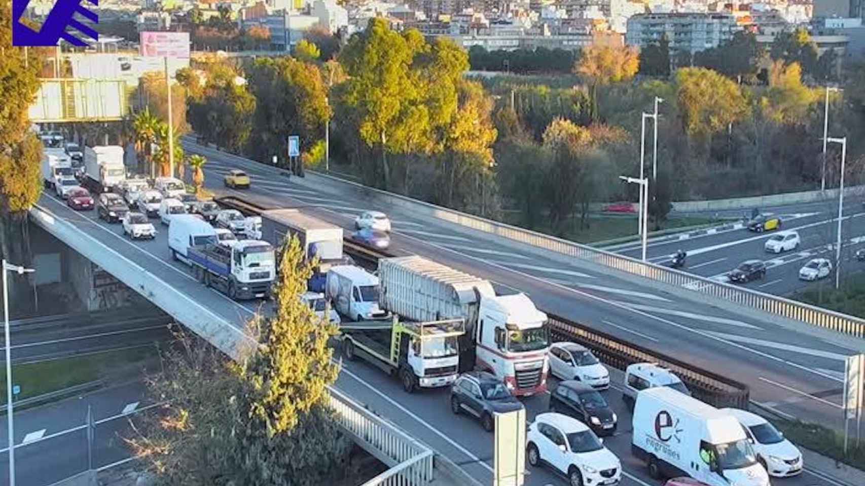 Largas colas en la Ronda Litoral de Barcelona / SERVEI CATALÀ DE TRÀNSIT