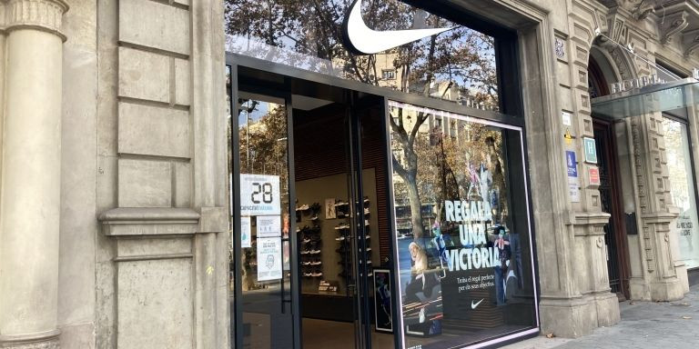 Exterior de la tienda de Nike en el número 29 de Paseo de Gràcia / M.A.