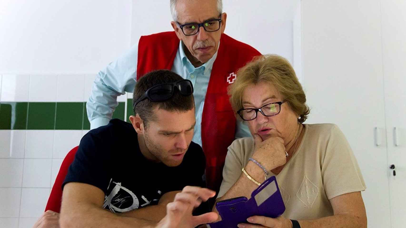 Voluntarios de la Cruz Roja, en una imagen de archivo / EUROPA PRESS