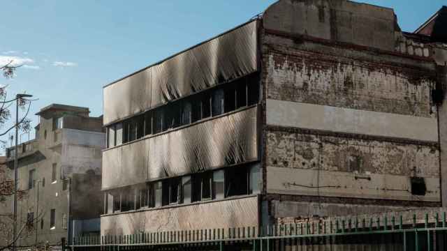 Nave okupada incendiada en Badalona / PABLO MIRANZO