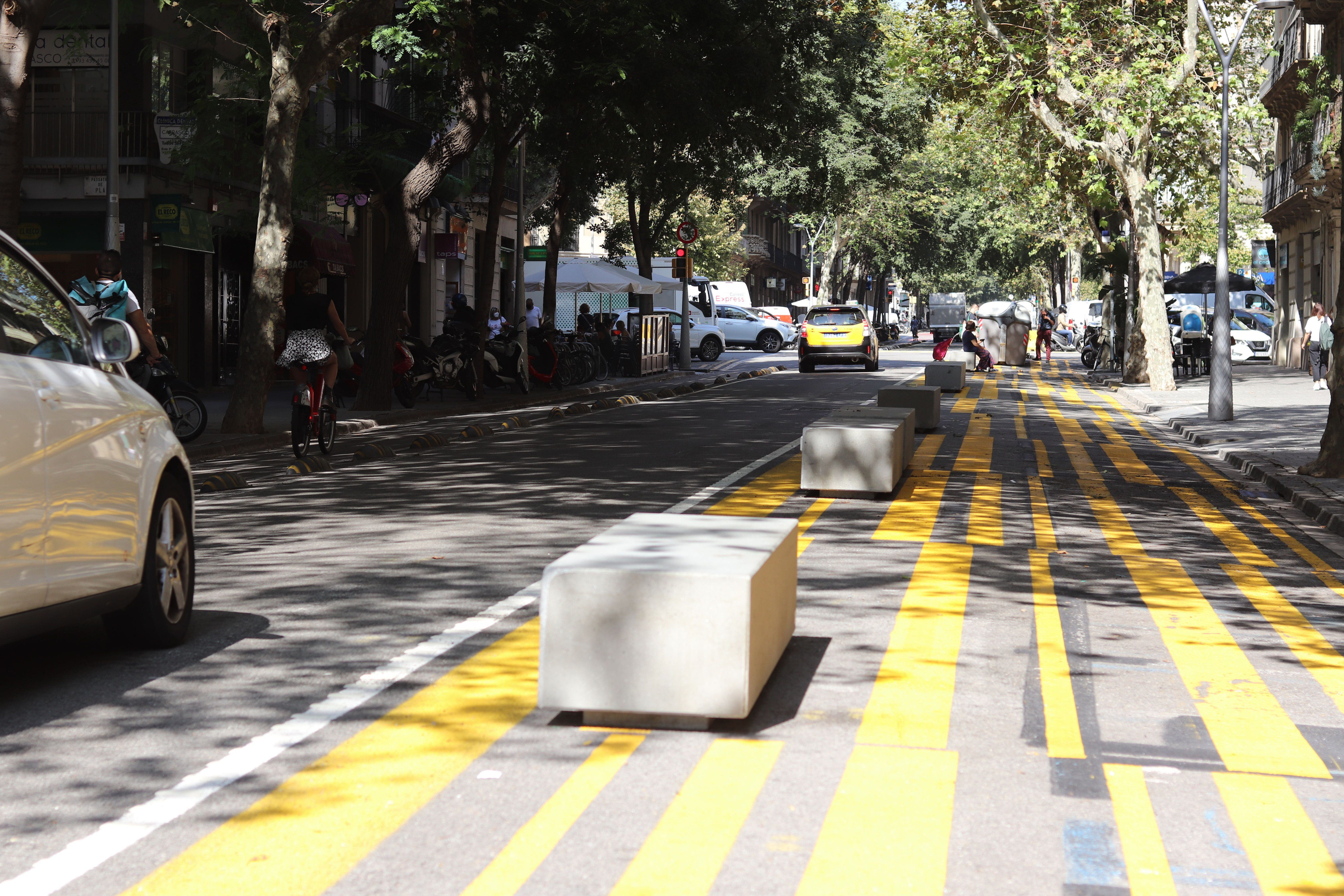 Bloques de hormigón en l'Eixample / ELISABET GONZÁLEZ