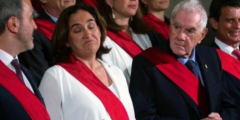 Maragall, entre Colau y Valls, en junio de 2019 / EFE