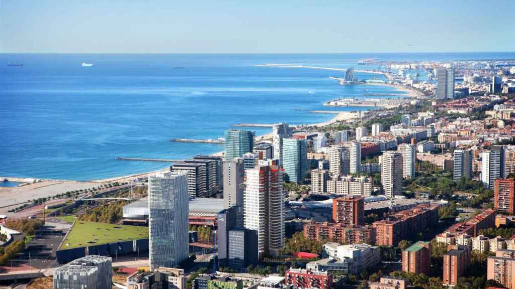 Panorámica virtual del litoral de Barcelona con el edificio Antares