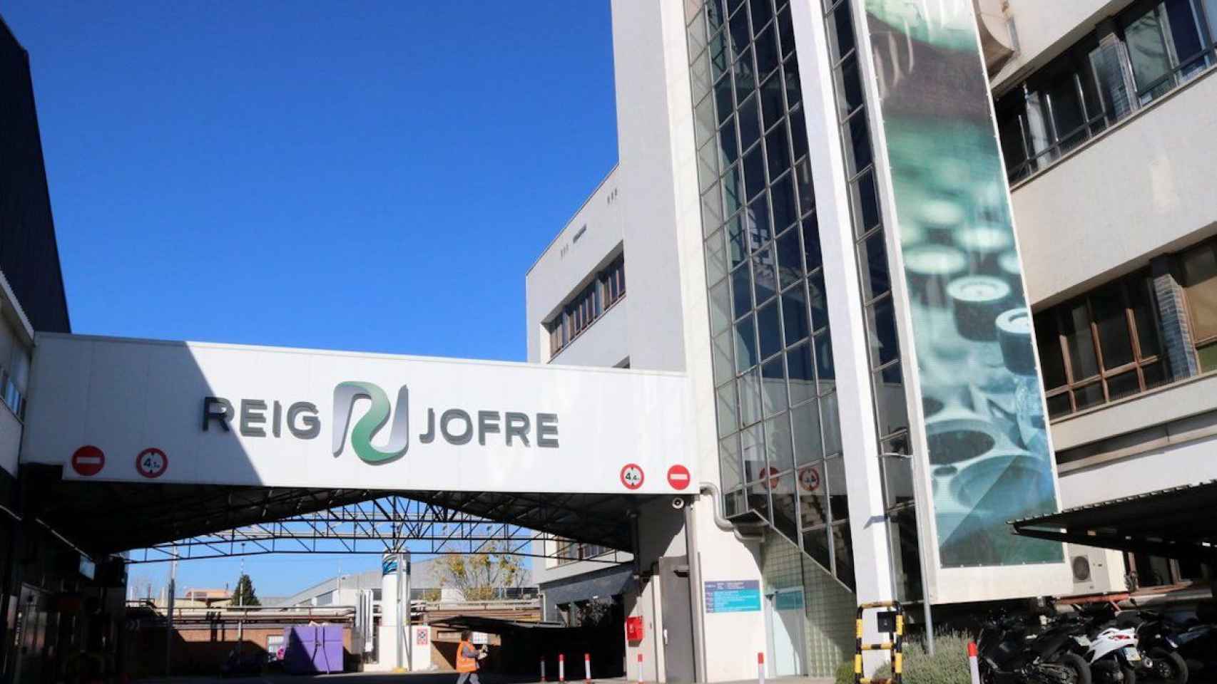 Instalaciones de la farmacéutica barcelonesa Reig Jofre, que producirá la vacuna, en Sant Joan Despí / REIG JOFRE