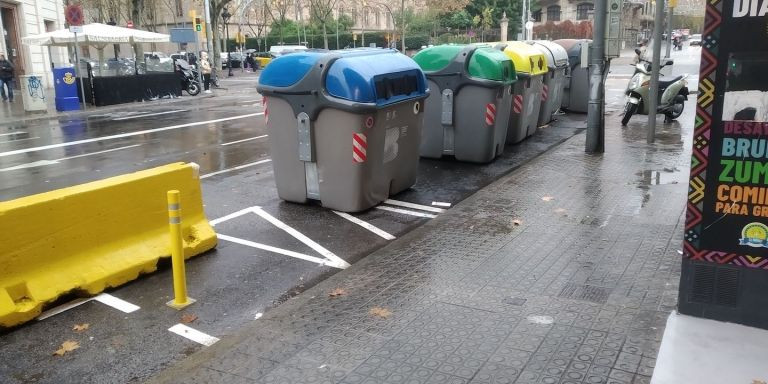 Zona del accidente del motorista fallecido este jueves en Barcelona / JORDI SUBIRANA