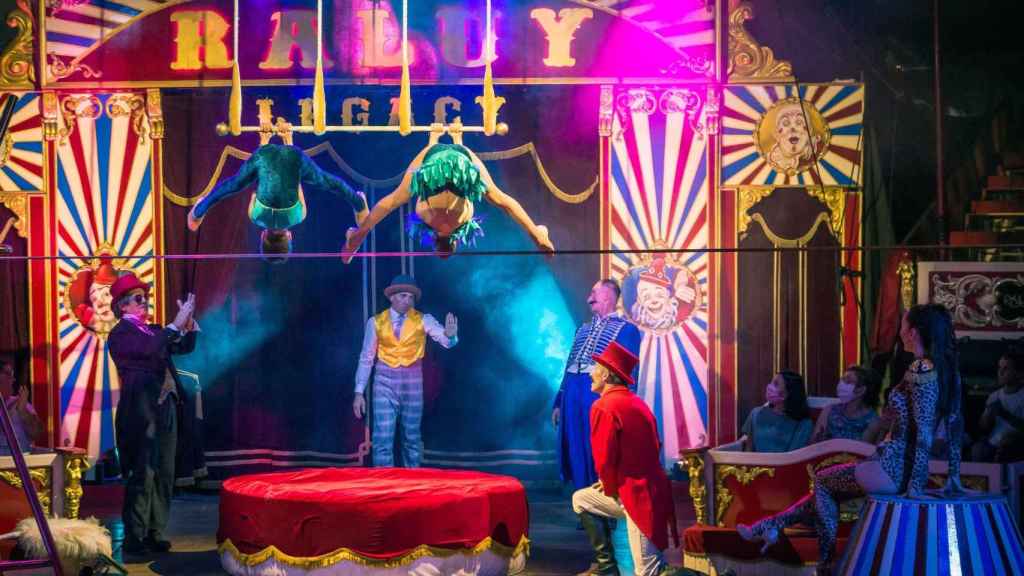 Actuación de un espectáculo del Circo Raluy Legacy en Barcelona / CIRCO RALUY LEGACY