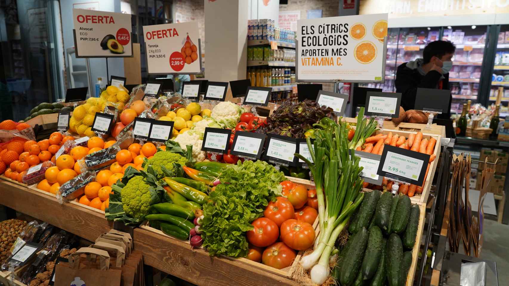 Alimentos ecológicos a la venta en la nueva tienda de Veritas en Sarrià / CEDIDA