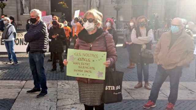 Manifestación en plaza Sant Jaume contra los traslados entre residencias / COORDINADORA 5+1