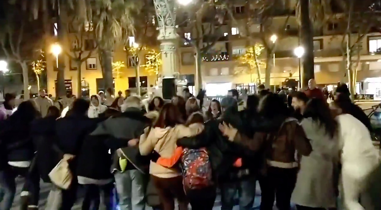 Concentración de negacionistas en el Arc de Triomf / TWITTER