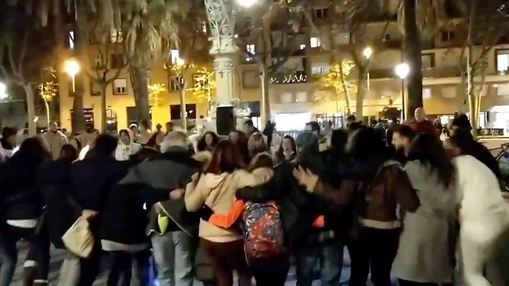 Concentración de negacionistas en el Arc de Triomf / TWITTER