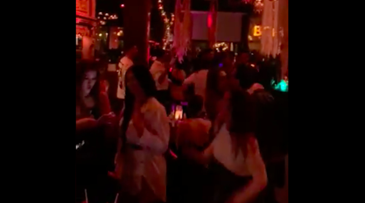 Fiesta sin restricciones en la sala Carpe Diem de Barcelona / ARCHIVO