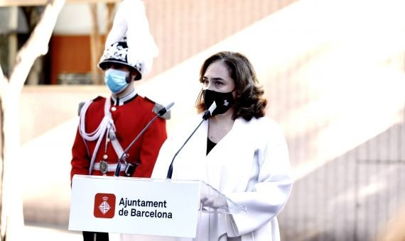 Ada Colau inaugurando la calle de Juan Miguel Gervilla / AJUNTAMENT DE BARCELONA