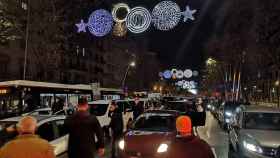 Coches parados en la Gran Vía de Barcelona este lunes / GUILLEM ANDRÉS