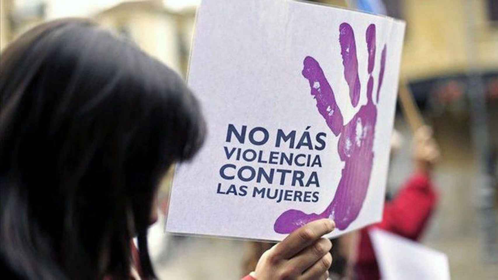 Cartel contra las violencias machistas, en una imagen de archivo / EFE