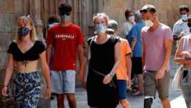 Turistas en Barcelona / EFE - TONI ALBIR