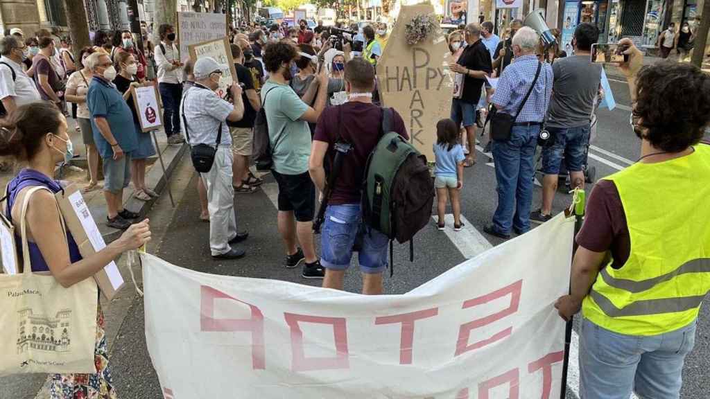 Manifestación en Sants contra el tanatorio / STOP TANATORI SANTS