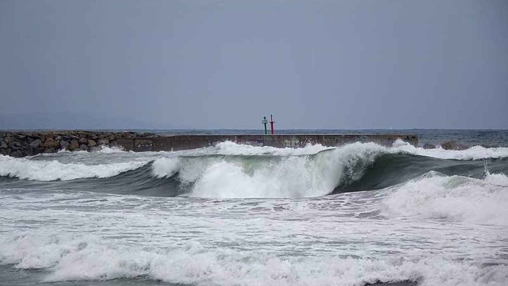 Olas en Barcelona /AYUNTAMIENTO BARCELONA - Archivo