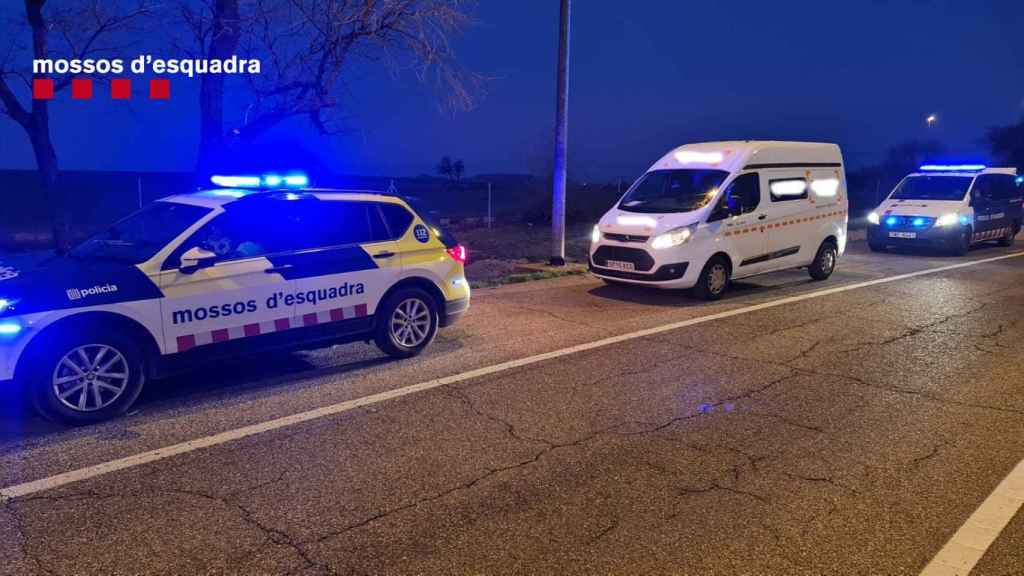 Agentes de los Mossos d'Esquadra custodian las primeras vacunas contra el coronavirus / MOSSOS D'ESQUADRA