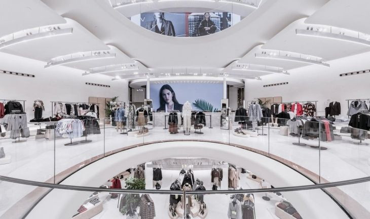 Interior de una tienda de Zara, la principal marca del grupo Inditex / TRISON