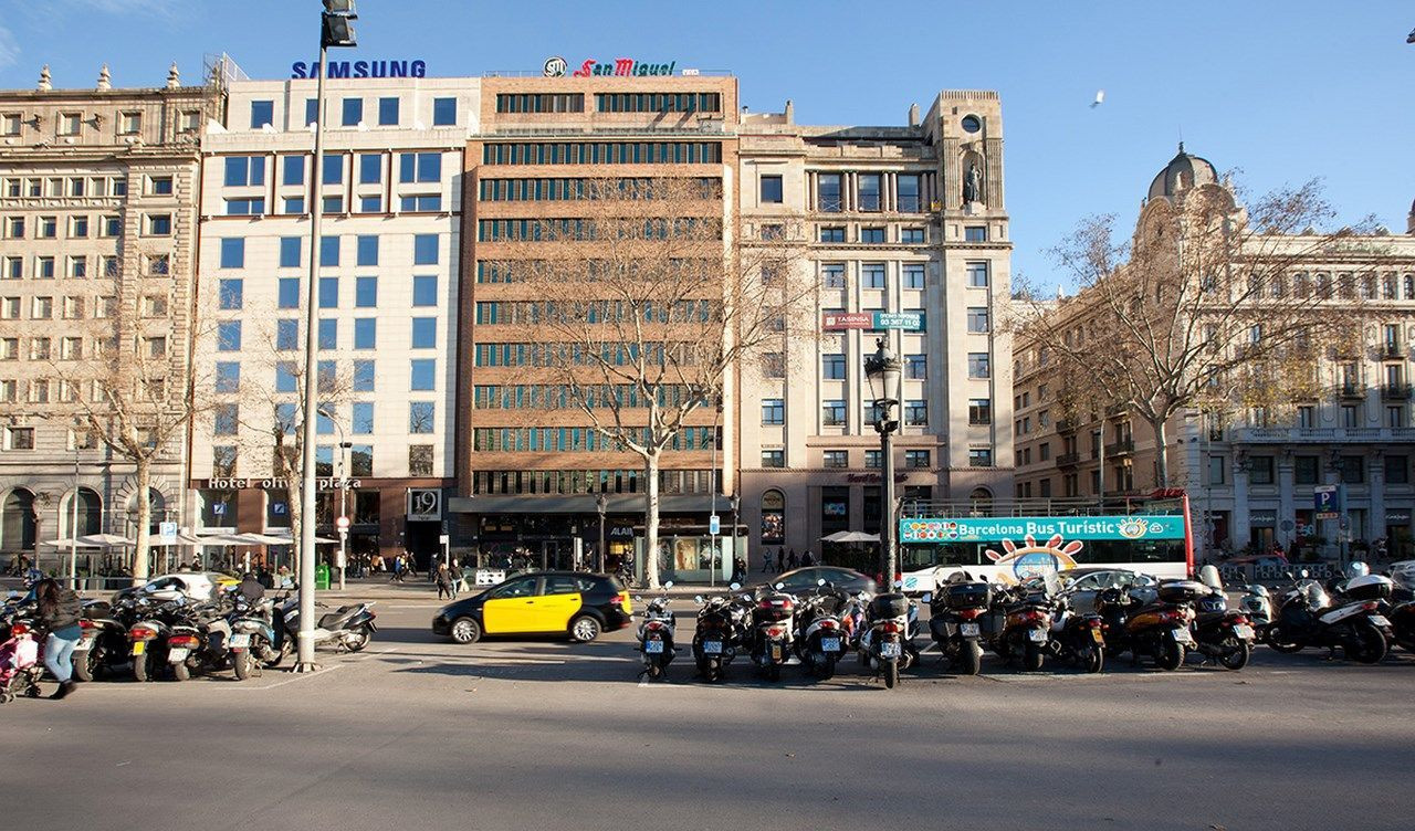 Exterior de la futura tienda de Foot Locker en plaza Catalunya / NÚÑEZ I NAVARRO